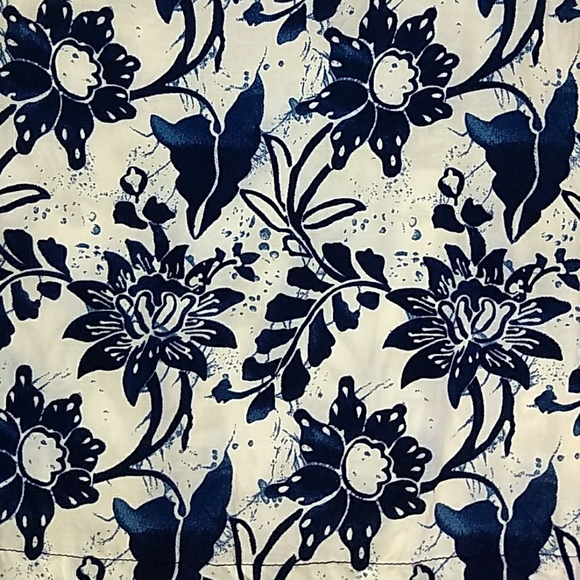 Globe Trotter Floral Print Camisole Top - Picture 3 of 7